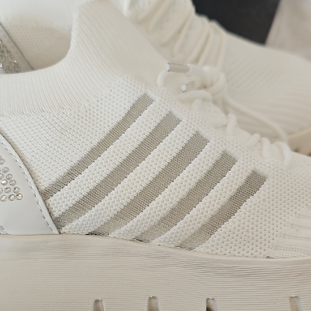 bernie mev. Women's Sneakers in Cream and Gray - Picture 5 of 12